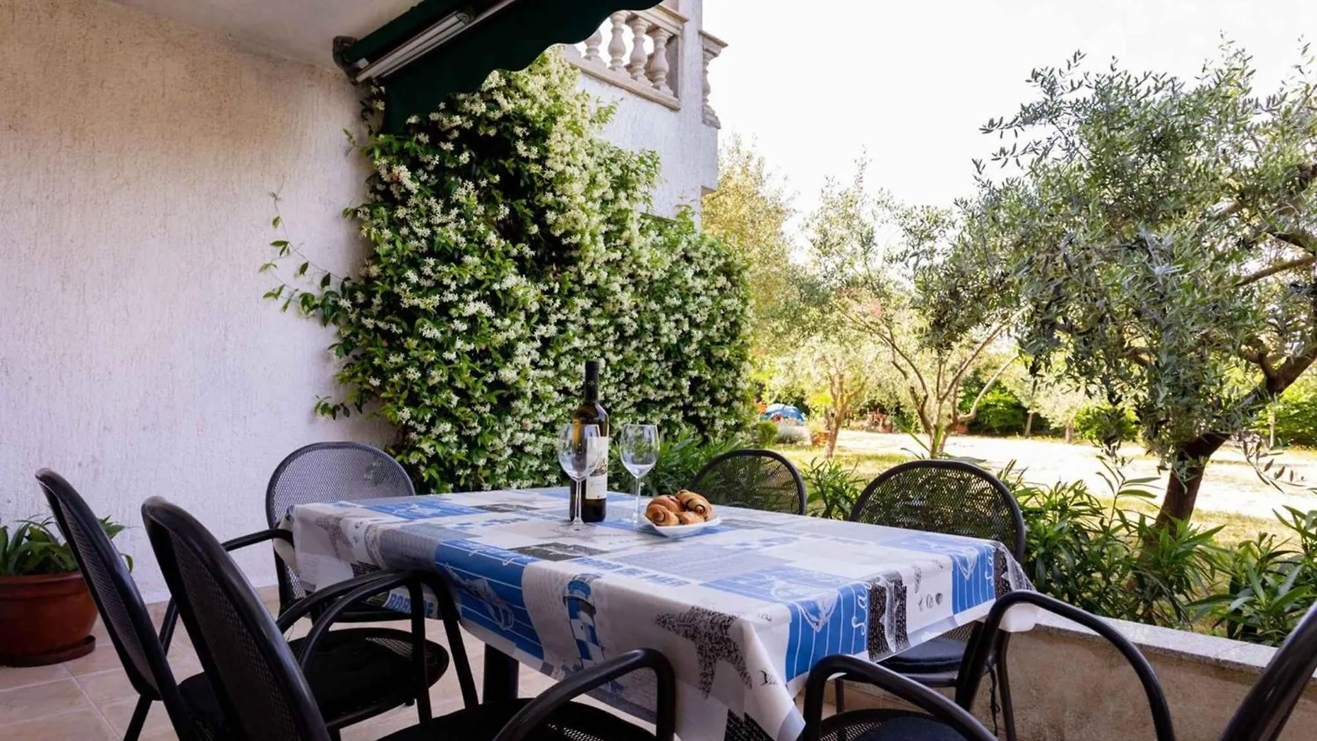 Apartment In Malinska 5 0*,